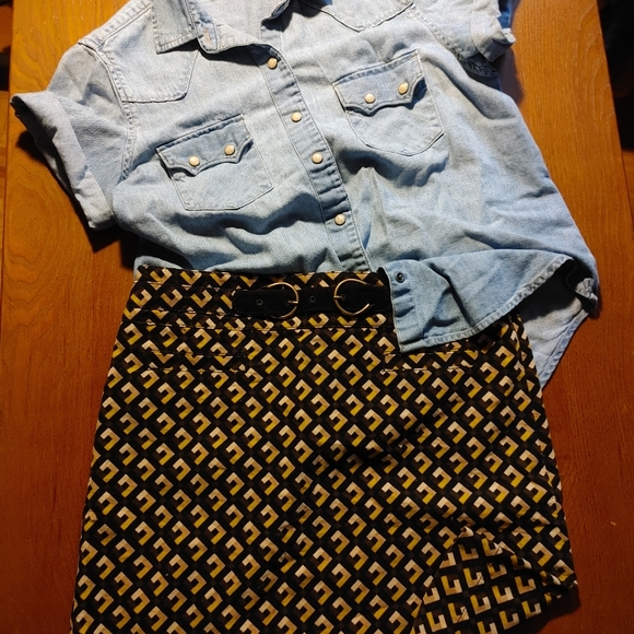 LOFT Mini Skirt - Picture 4 of 4